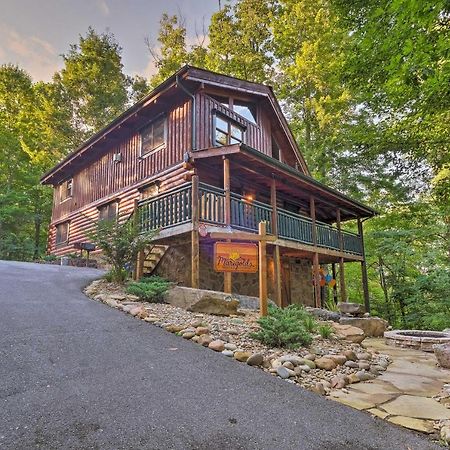 Gatlinburg Family Cabin With Private Hot Tub And Deck!ヴィラ エクステリア 写真
